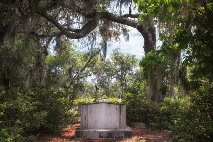 Self Guided Audio Ghost Tour in Savannah in 6 Languages - Second Medium
