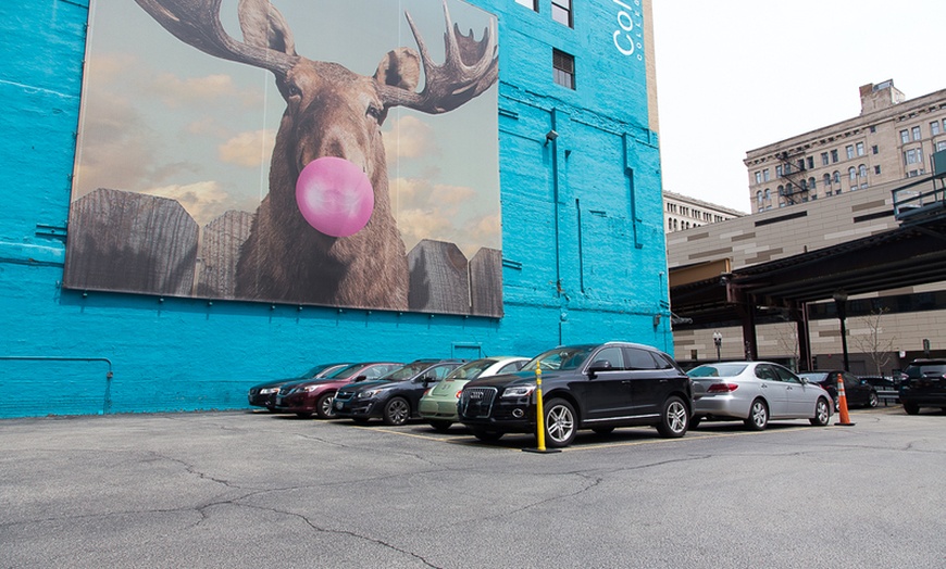 Image 4: Parking at Loop Auto Parks Lot