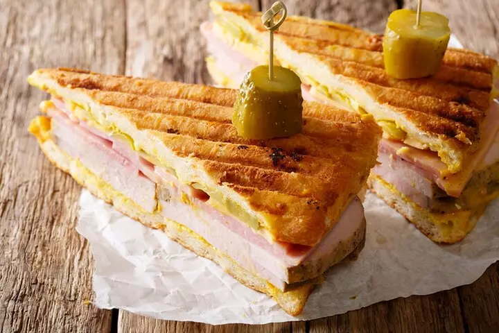 Key West Historic Seaport Food & Walking Tour