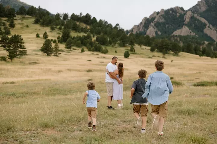 Scenic Mountain Photoshoot in Boulder, Colorado