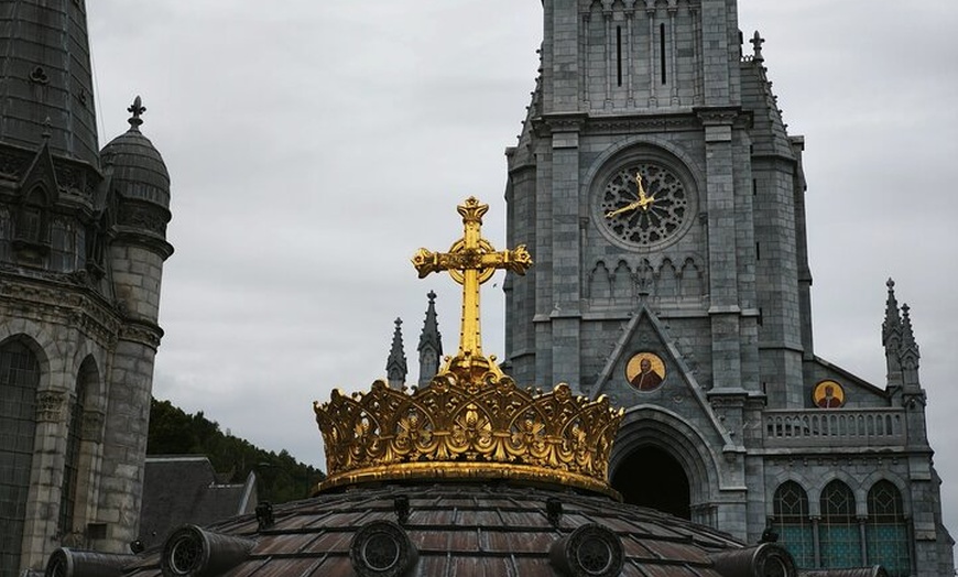 Image 19: Experimente Lourdes con un tour privado y un cómodo transporte