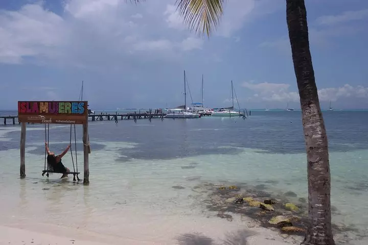Top Sailing to Isla Mujeres with lunch and open bar from Cancun