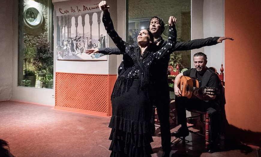 Image 10: Entrada al espectáculo de flamenco en la Casa de la Memoria
