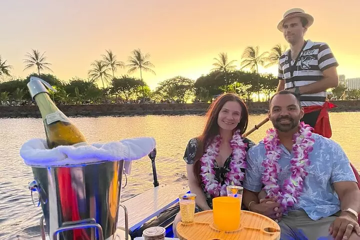 Starlight Waikiki Gondola Cruise (non shared) evening/moonlight - Primary Image