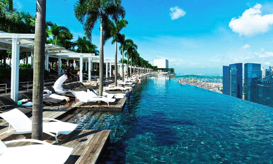 Image 1: ✈ SINGAPORE - Marina Bay Sands 5* - Rooftop swimming pool