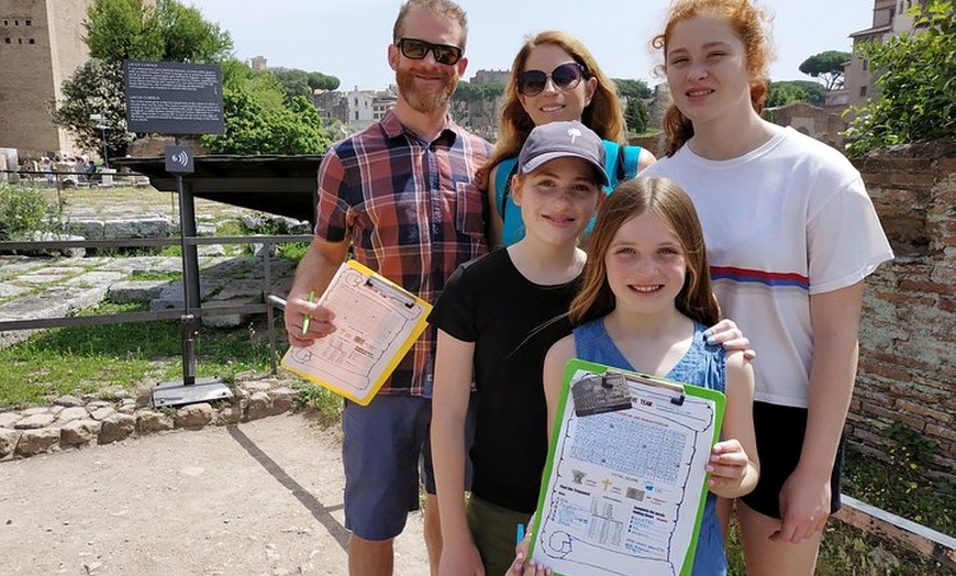 Image 4: Tour del Colosseo e del Foro Romano per bambini e famiglie con prel...