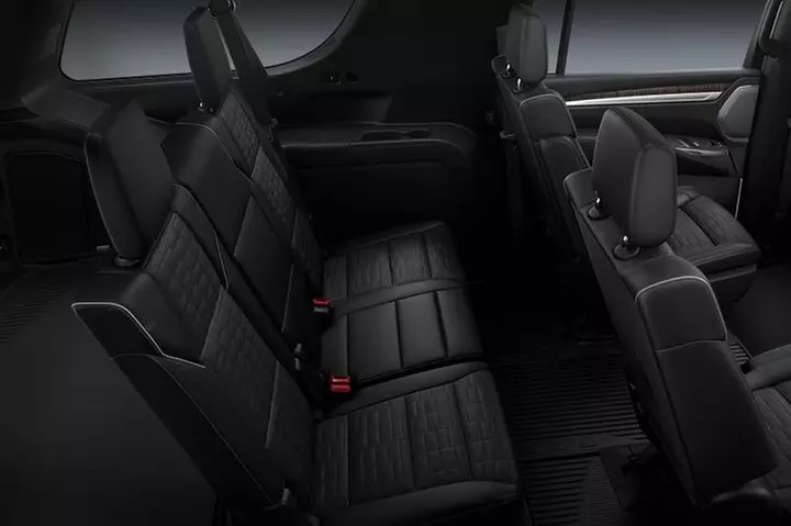 SUV transfer from downtown Chicago to O'hare or Midway Airport