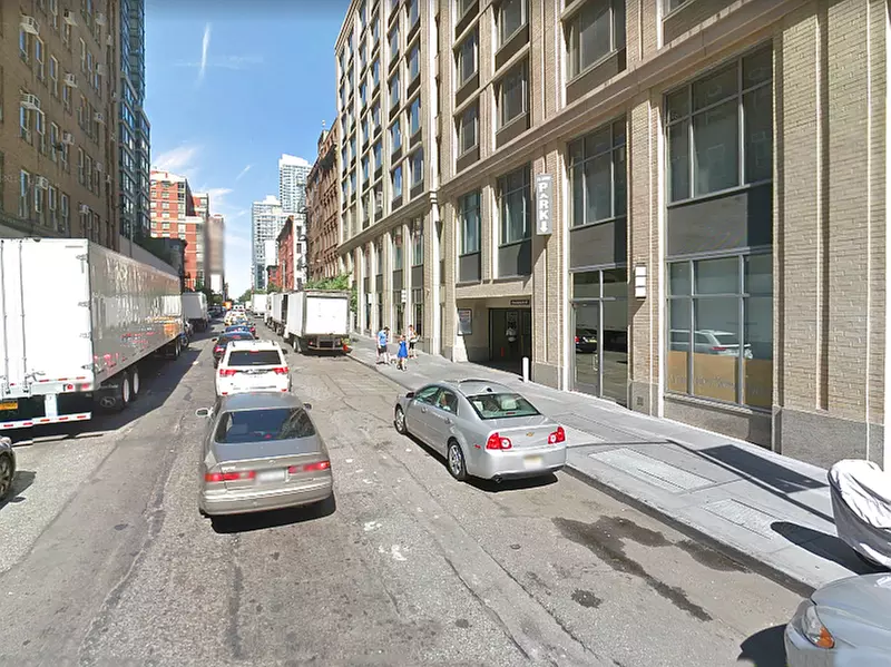 Parking at Glenwood Management - Emerald Green Garage - 2nd Entrance - Primary Image