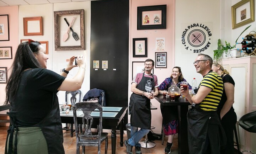 Image 18: Clase de Paella y Sangria con Tapas y Visita al Mercado