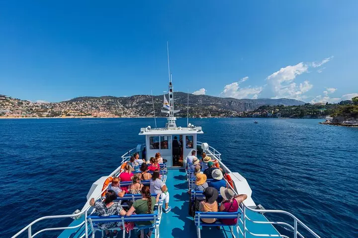 Croisière touristique sur la côte méditerranéenne au départ de Nice