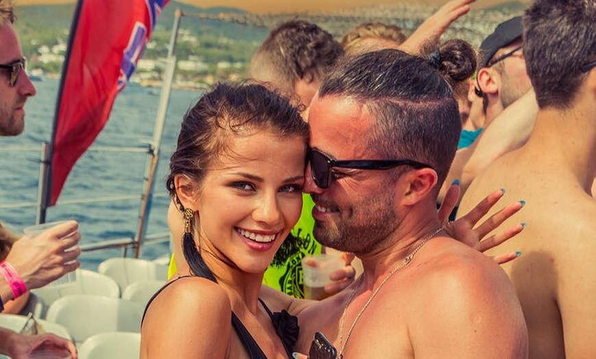 Image 5: Ibiza Sunset Edition Boat Party 3 horas de copas, DJ y puesta de sol