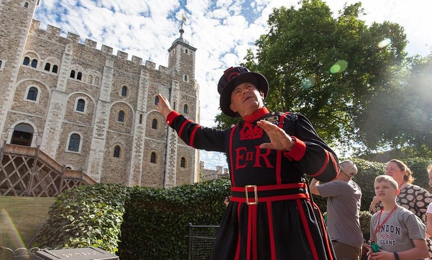 Image 11: Tower of London & Crown Jewels Tour with Beefeater Meet & Greet