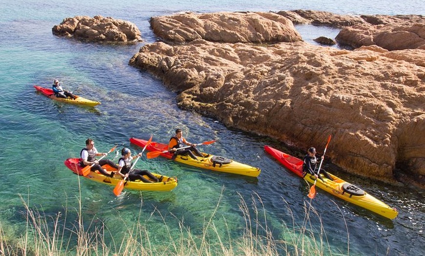 Image 2: Excursión Kayak + Snorkel - Costa Brava "Ruta de Las Cuevas"