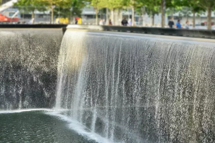 9/11 Memorial & Ground Zero Tour with Optional 9/11 Museum Ticket