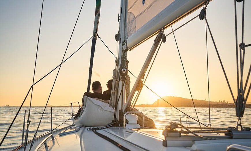 Image 22: Paseo en Velero al Atardecer en Barcelona con Capitán Local