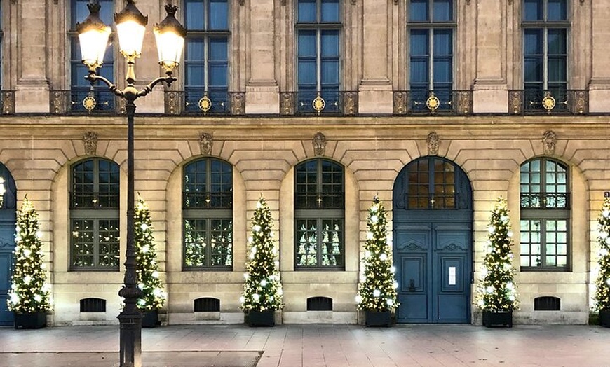 Image 4: Visite privée de la magie de Noël à Paris, de Notre-Dame à Vendôme