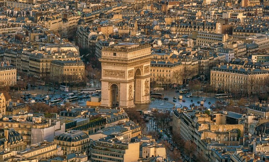 Image 1: Pass prioritaire sur le toit de l'Arc de Triomphe et croisière sur ...