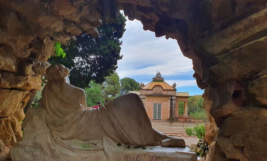 Image 3: Recorrido a Pie por El Laberinto de Horta en Barcelona