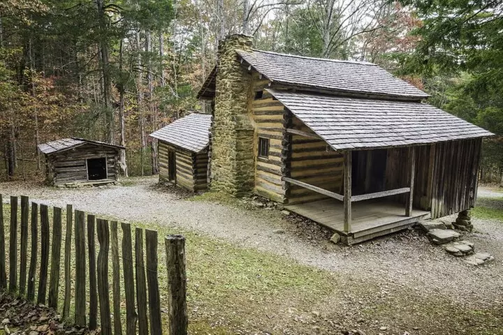 Cades Cove Sightseeing Self-Guided Driving Audio Tour