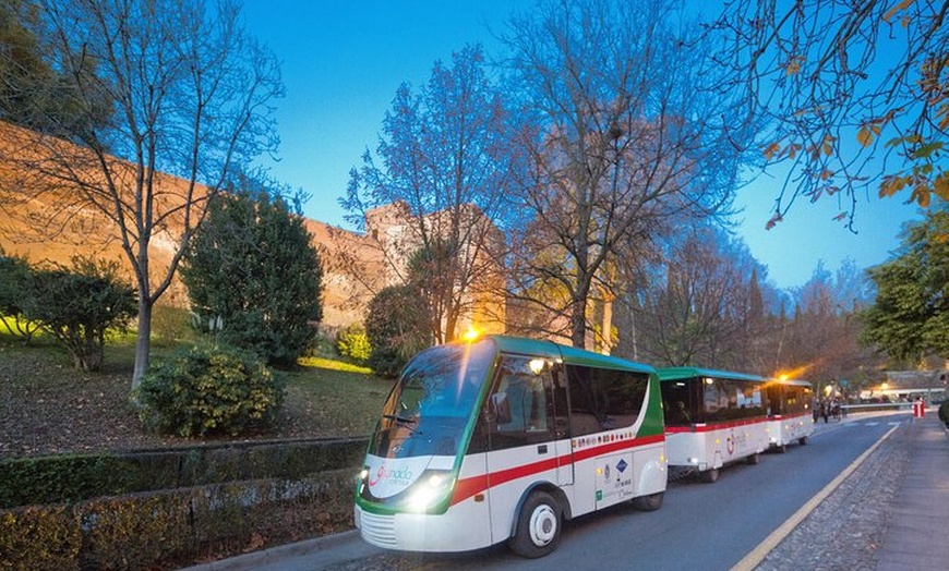 Image 6: Granada City Tour Hop-on Hop-off tren