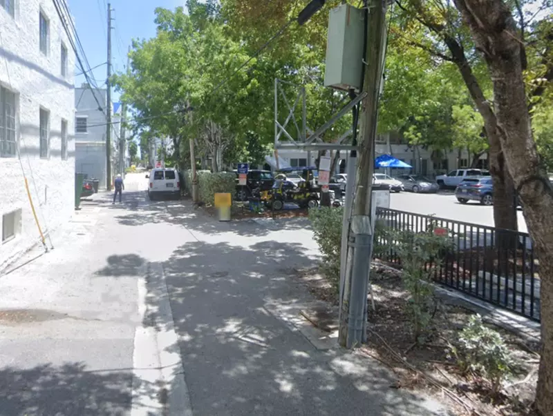 Parking at 400 Collins Ave. Lot - Primary Image