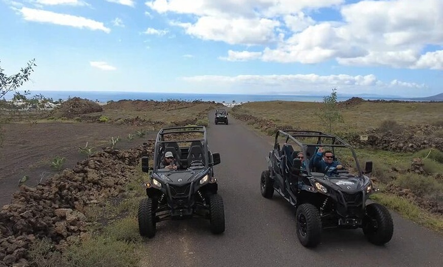 Image 5: Paseo guiado por carretera en buggy por el volcán en Lanzarote