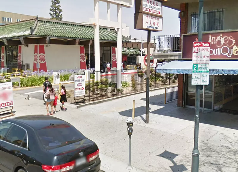 Parking at 840 N. Broadway Lot