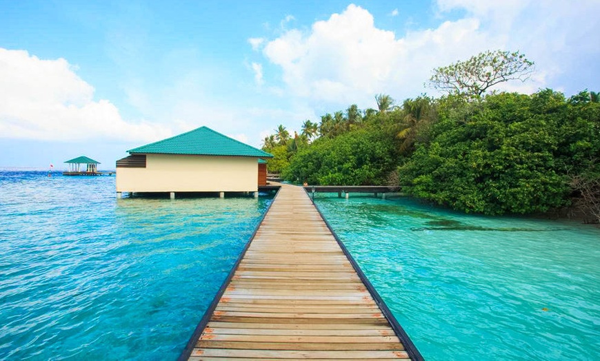 Image 9: ✈ MALDIVES | Atoll Malé Sud - Embudu Village 3* - Plage de sable blanc