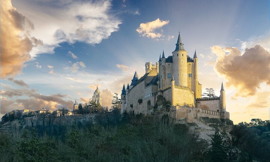 Image 1: Visita guiada de Ávila y Segovia y espectáculo flamenco en Madrid