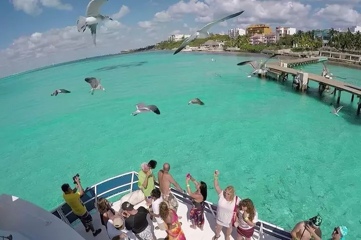 Unlimited Catamaran Isla Mujeres with Transportation from Cancun - Primary Image