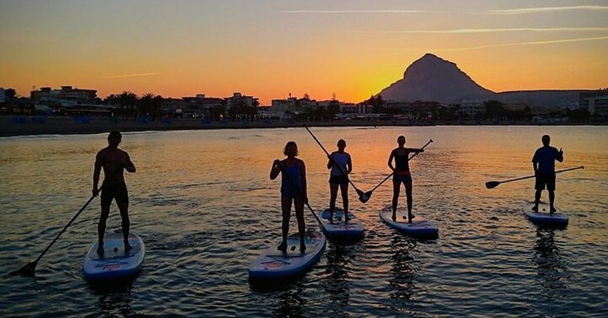 Experiencia de paddle board al atardecer en Jávea, Alicante