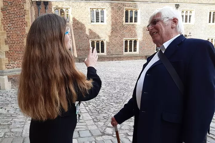 Private tour with an accredited expert guide Hampton Court Palace