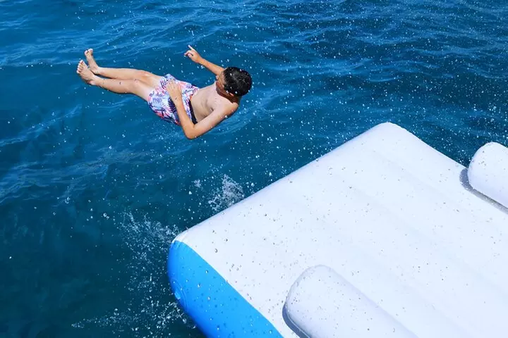 Oahu 5-in-1 Deluxe Cruise: Turtle Snorkeling & Ocean Activities