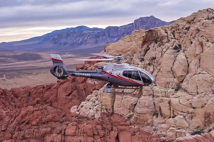 Red Rock Canyon Helicopter Tour with Landing and Champagne Toast