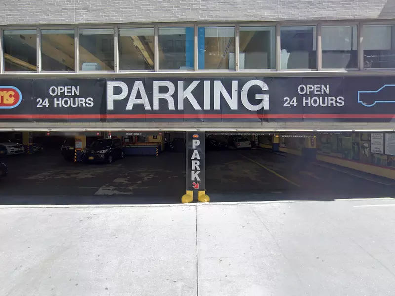 Parking at GGMC Parking - Seven Eleven Garage - Second Medium