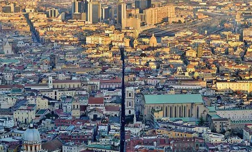 Image 2: Tour della città di Napoli (mezza giornata) (da 1 a 8 persone)