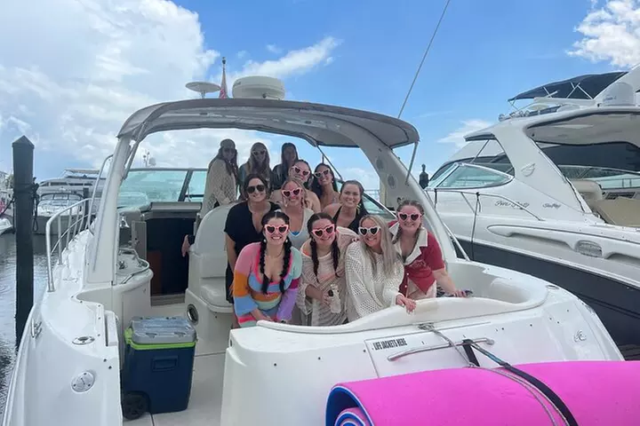 Miami Boat & Yacht for Day or Sunset Tour Cruise with Captain