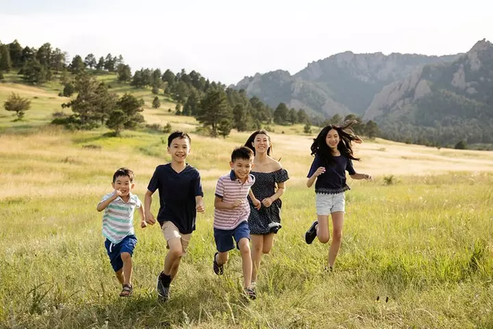 Scenic Mountain Photoshoot in Boulder, Colorado