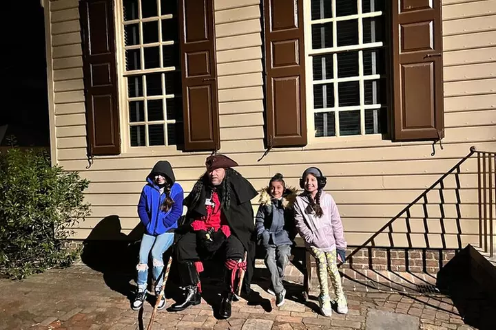 Williamsburg Ghosts, Witches and Pirates Tour