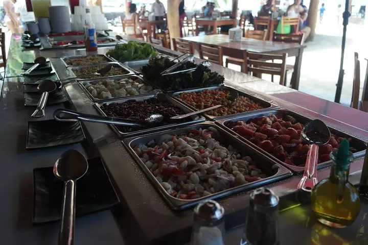 Top Sailing to Isla Mujeres with lunch and open bar from Cancun
