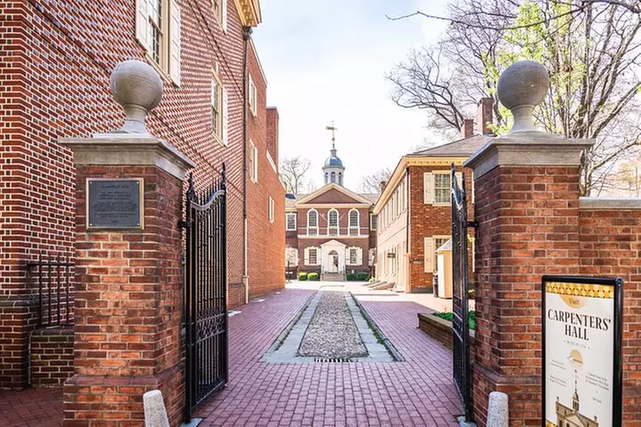 2.5 Hour Philadelphia History Tour with Washington War Tent Show