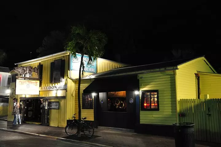 Key West Haunted Pub Crawl and Ghost Tour with Free T-Shirt