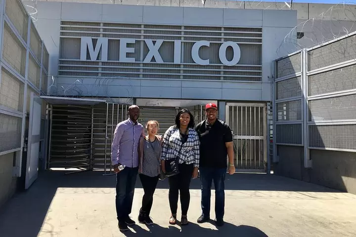 Puerto Nuevo Lobster, Margaritas and Mariachi Private Tour