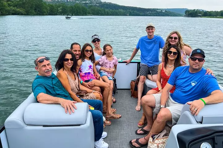 Private Lake Austin Boat Cruise: 2-Hour, Fully Shaded (Up to 13)