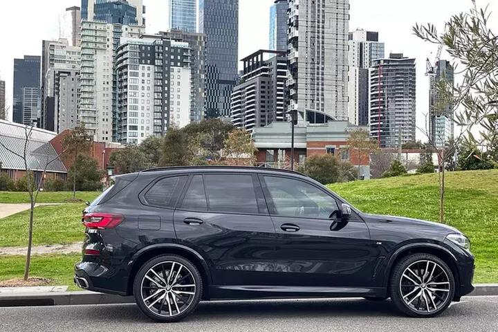 Private Melbourne Airport Transfers To City (Sedan, SUV, or Van) - Primary Image