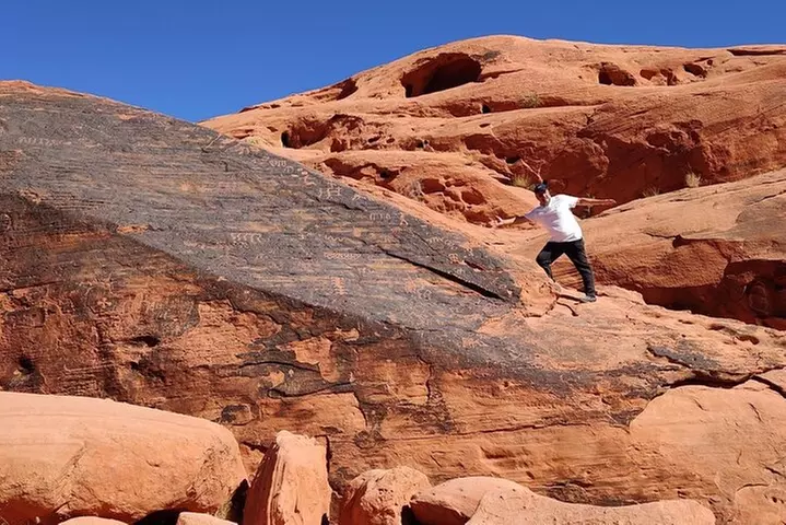 Valley of Fire Guided Hiking Tour From Las Vegas