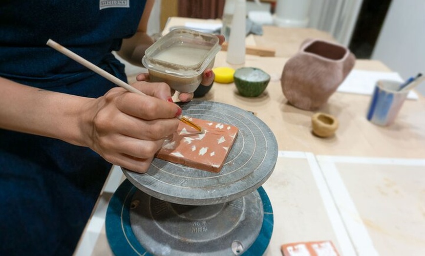 Image 3: Crea tus propias baldosas en Barcelona