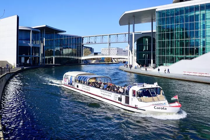 Berlin : 1h Live-Bootstour (DE/EN) – Beheiztes Glasdach - Primary Image