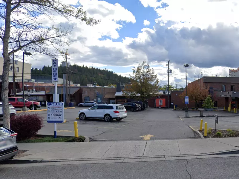 Parking at [IC09] 301 E. Lakeside Ave. Lot