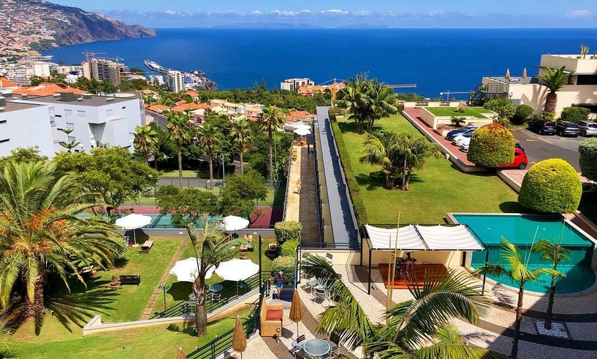 Image 6: ✈ MADEIRA | Funchal - Madeira Panorâmico Hotel 4* - Outdoor swimmin...